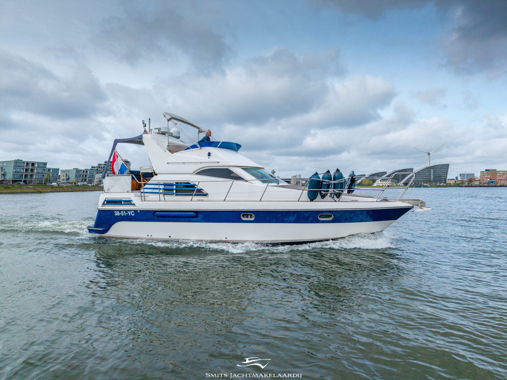 Astor 37 Flybridge — foto 37 van 54