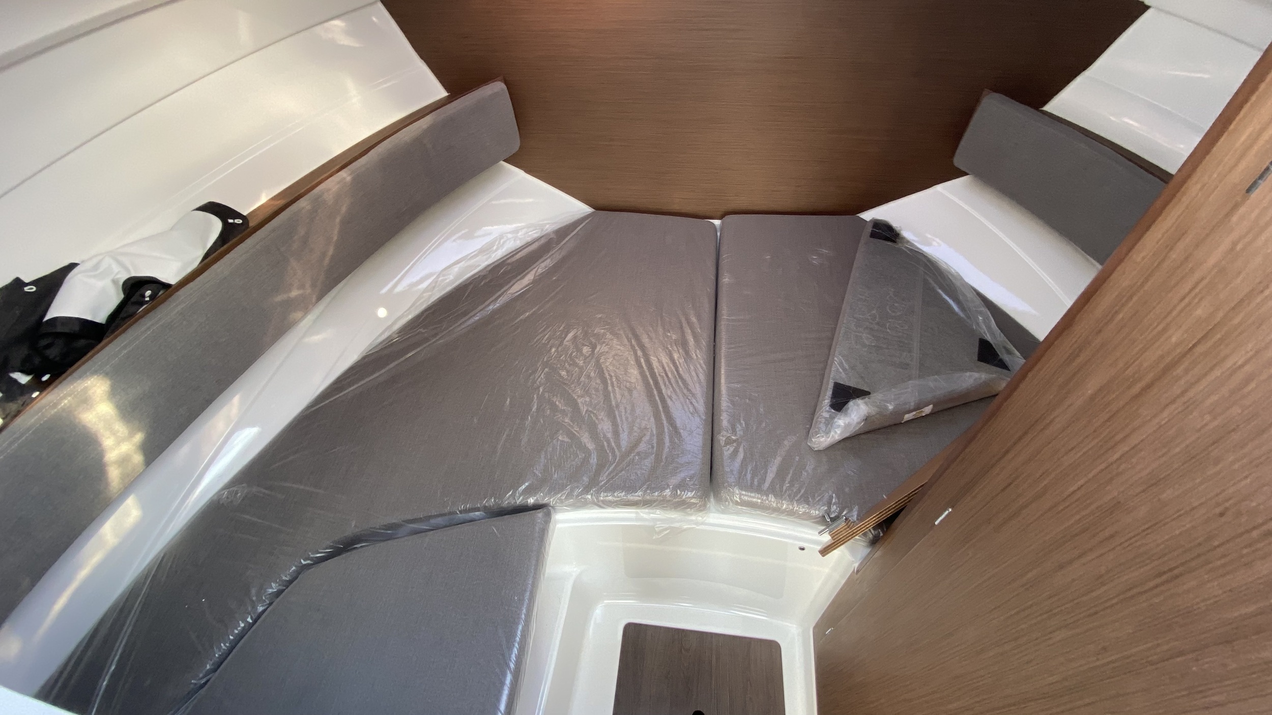 Beneteau Antares 8 — foto 18 van 20