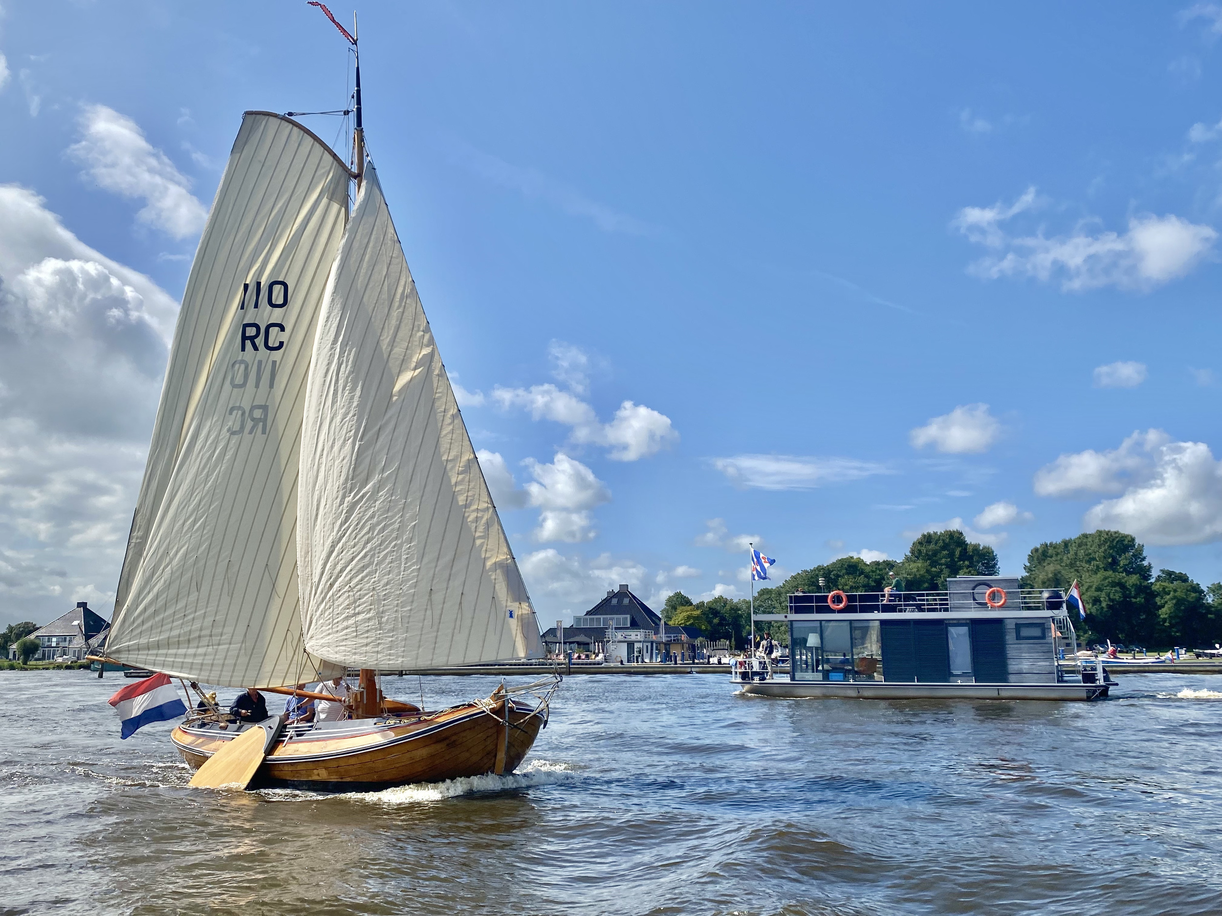 VaarAppartement 'Black Pearl' Houseboat - Panoramahut — foto 10 van 42