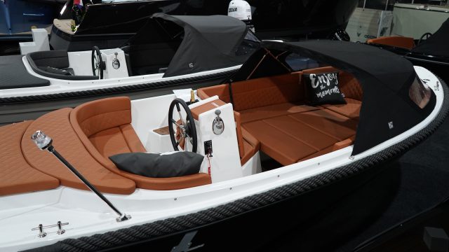 Corsiva 595 Tender — foto 2 van 16