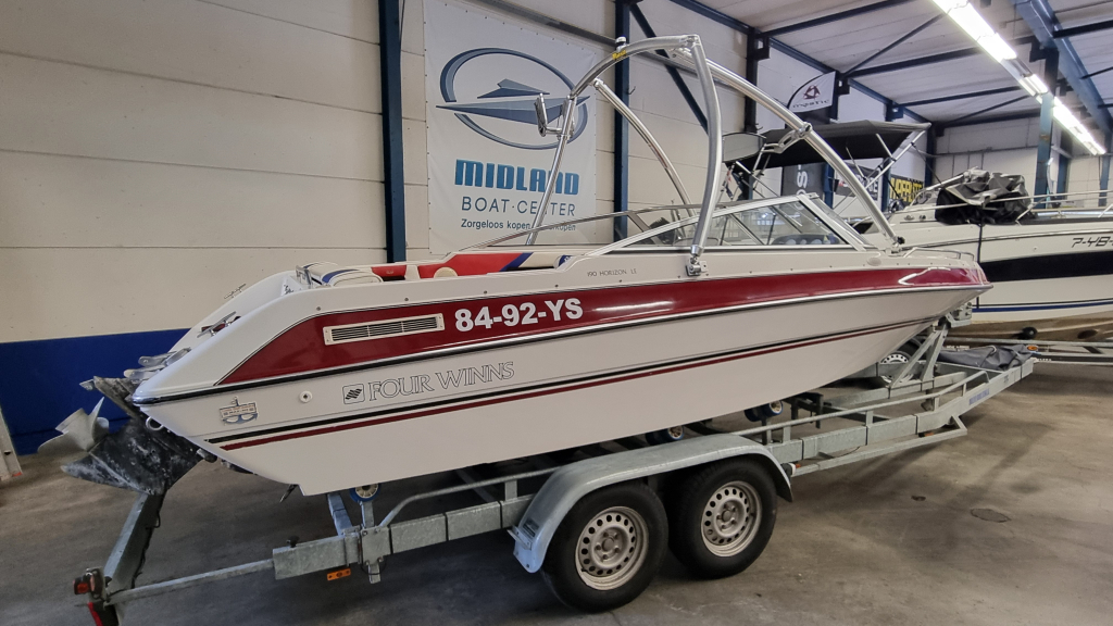 Four Winns 190LE Met 5.0 V8, trailer en waketower — foto 7 van 17