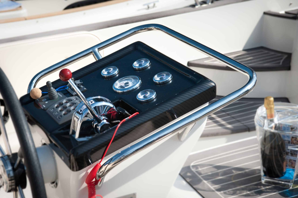 Waterspoor 777 Aviator | Luxe diesel/hybride tender | Vanaf €79.950,- — foto 6 van 11