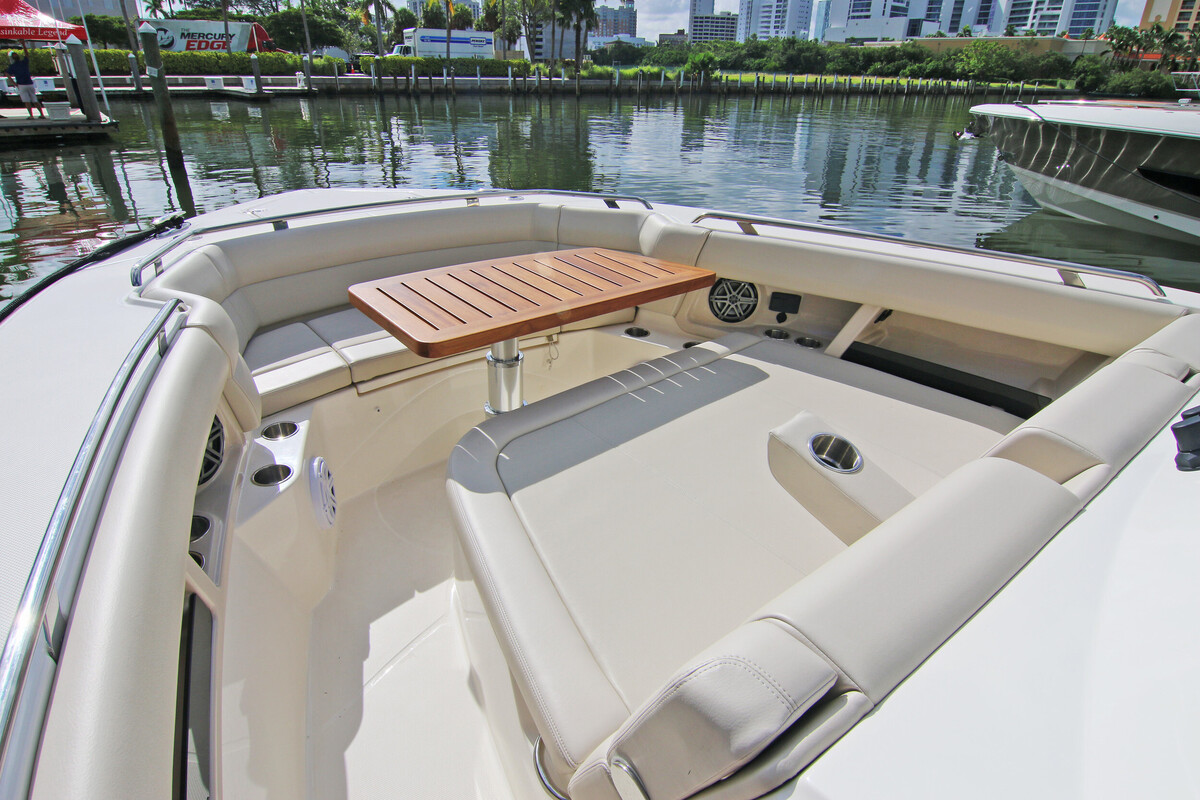 Boston Whaler 350 Realm — foto 12 van 32