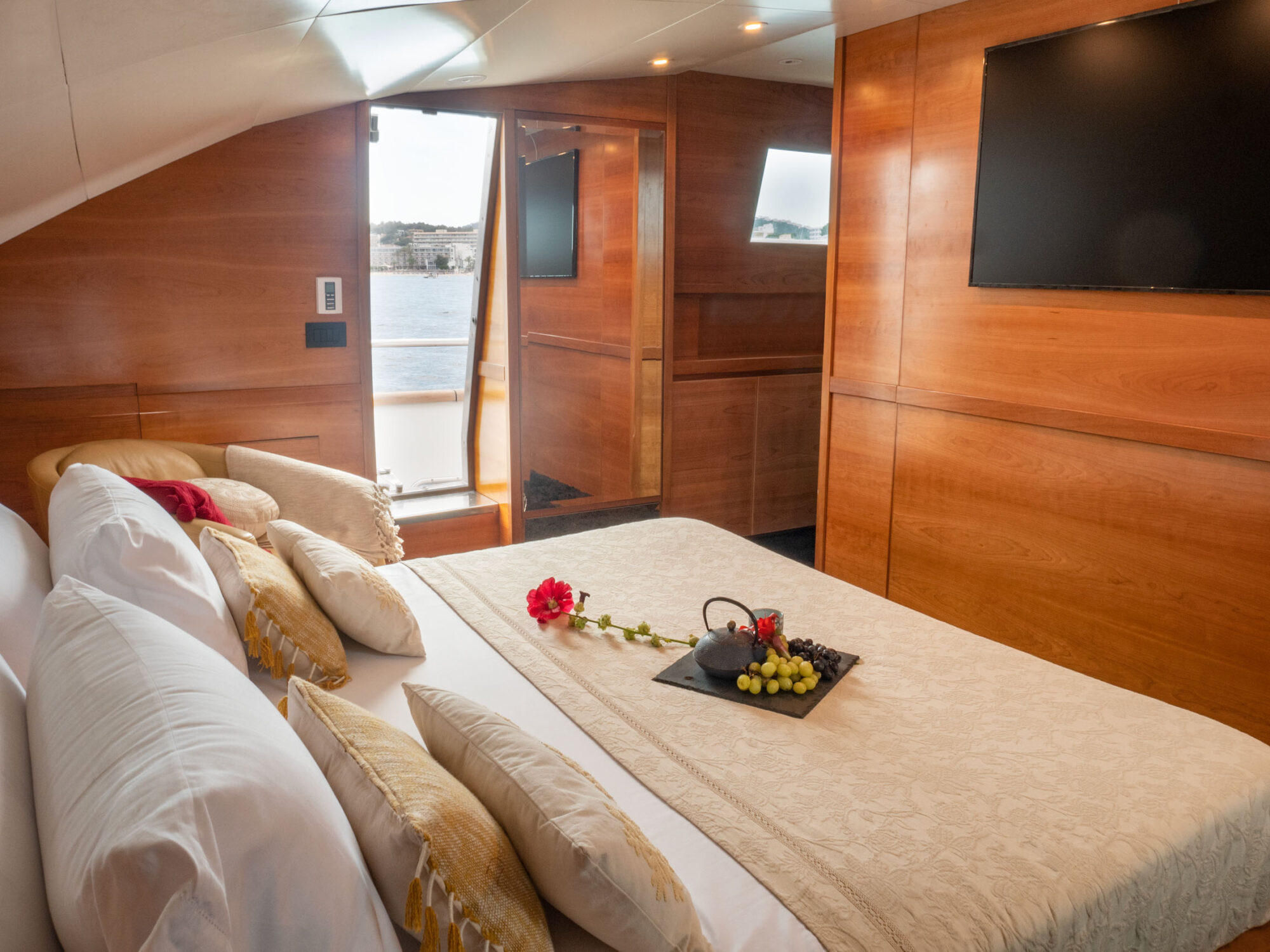 Falcon 100 — foto 13 van 21