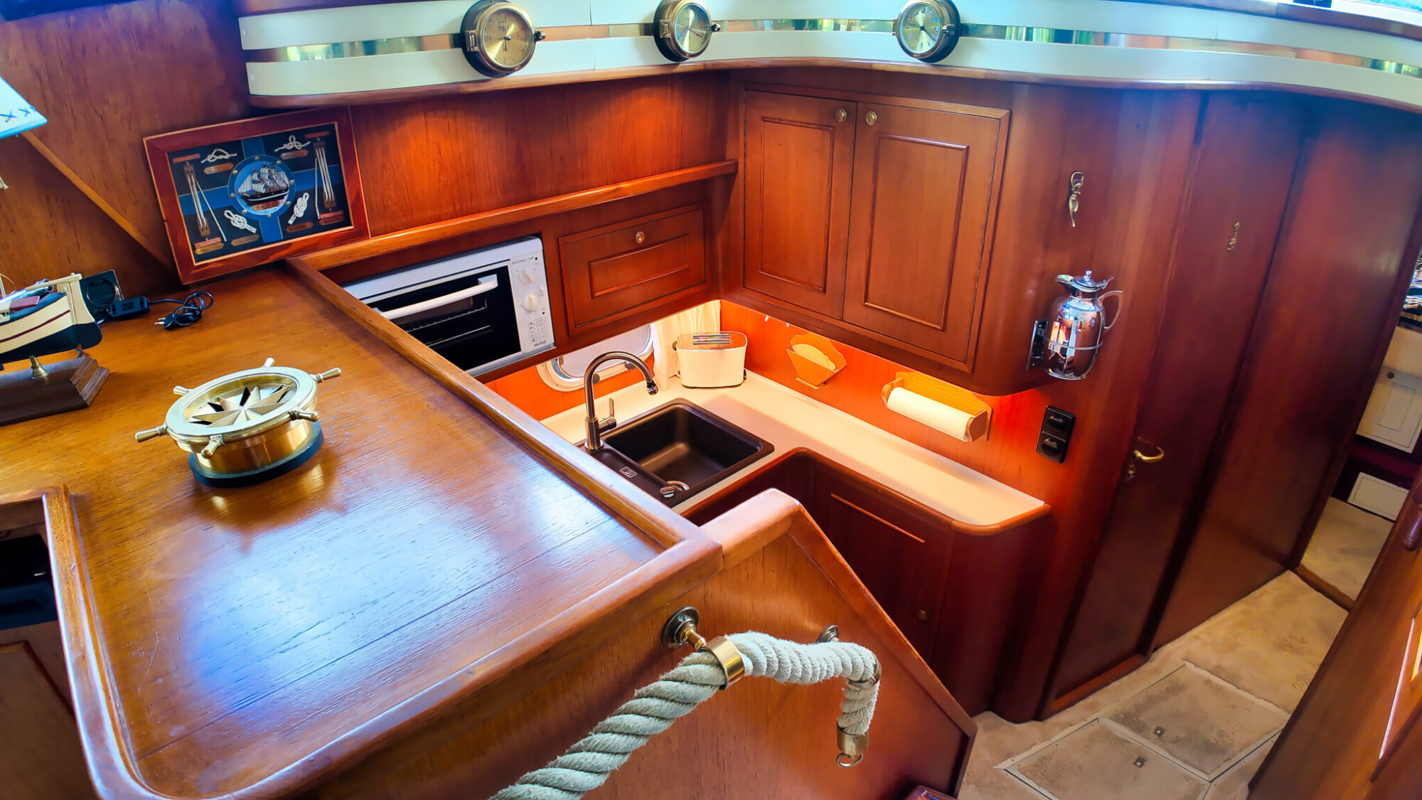 Neptunus 138 / 46 Flybridge Sedan — foto 8 van 32