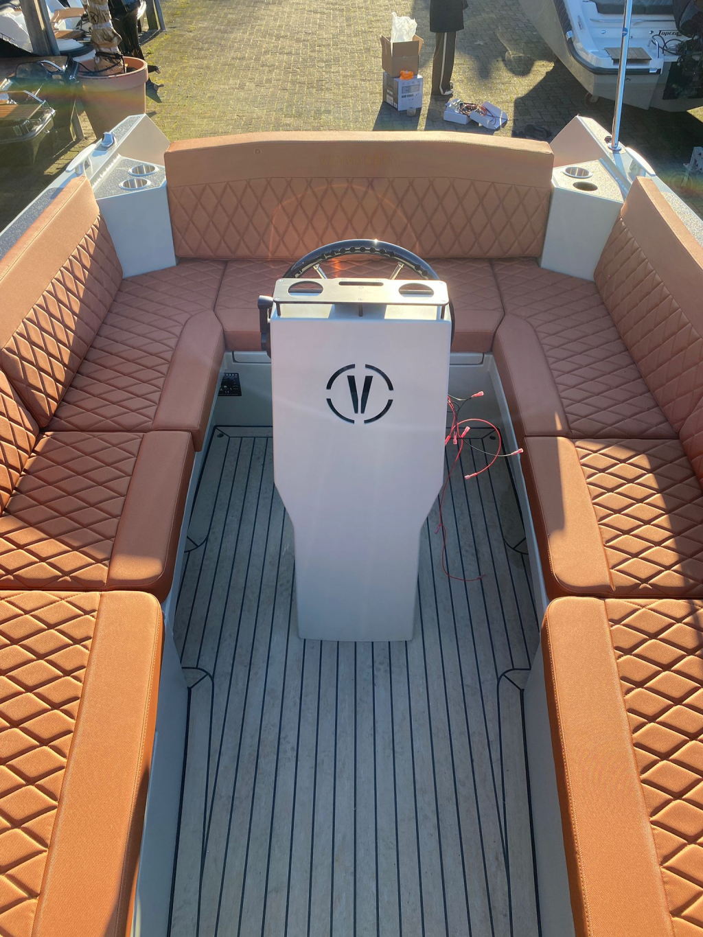 Van Vossen 650 e tender Electra Gray — foto 15 van 18