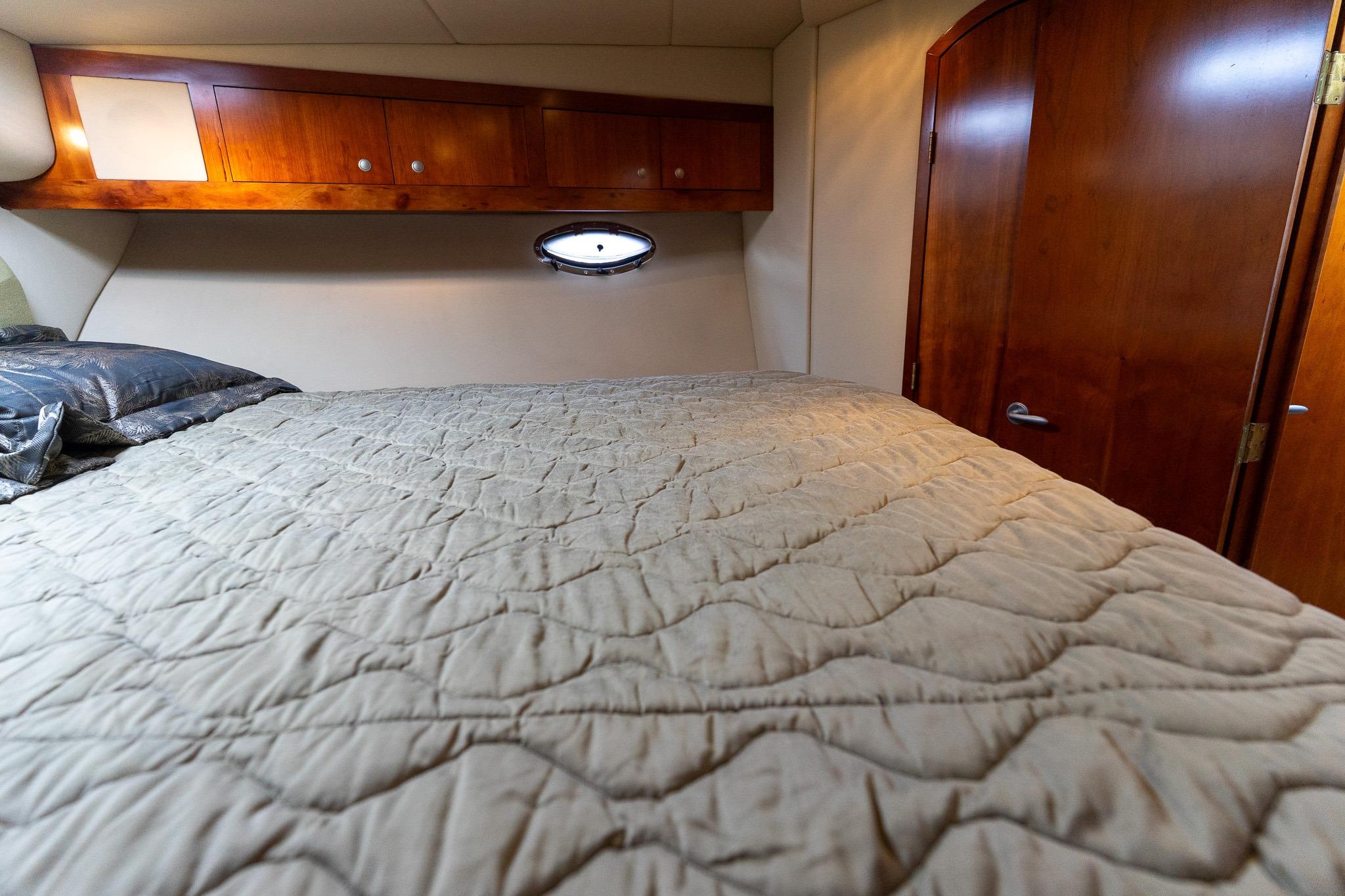 Cruisers Yachts 415 Express Motoryacht — foto 29 van 100