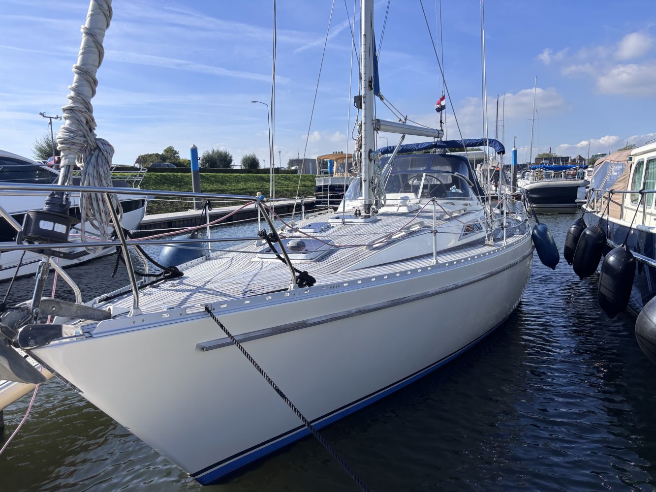 VOLVO PENTA Moody - Sailing Yacht - GRP (Polyester) - 1990 - € 85.000 — foto 2 van 11