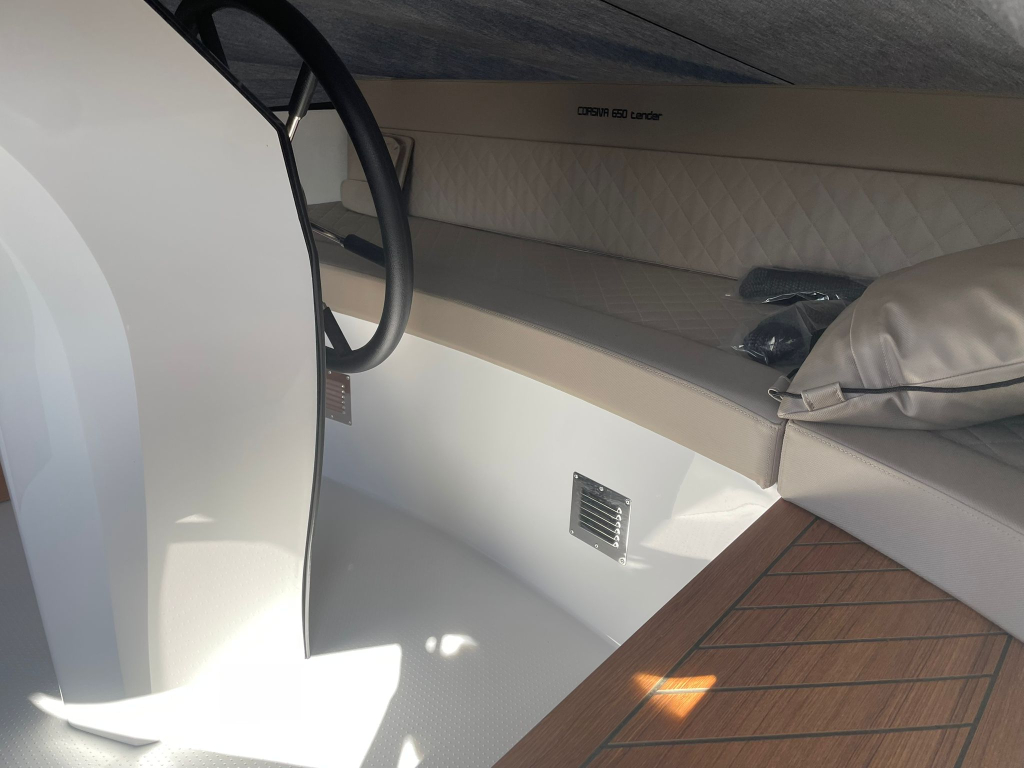 Corsiva 650 Tender zwart wit DEMO — foto 4 van 4