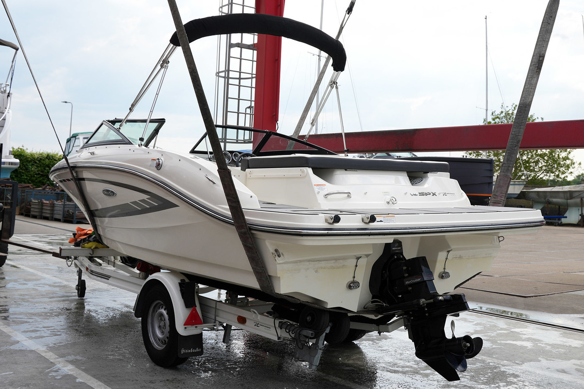 Sea Ray 19 SPX — foto 29 van 36