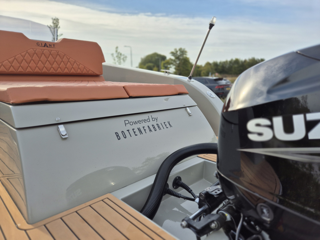 Giant 660 Tender | nieuwe Suzuki DF100 | vaarklaar DEMO — foto 18 van 24