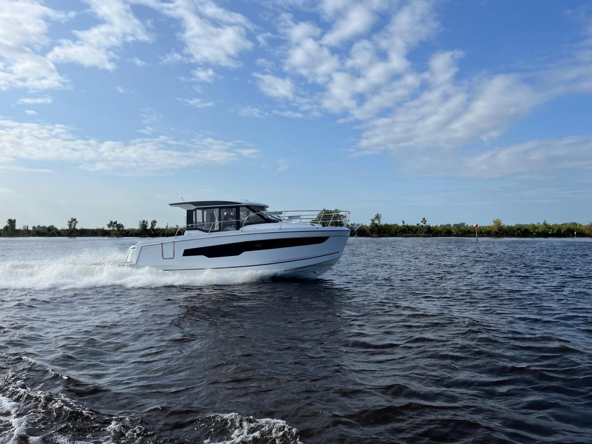 Jeanneau Merry Fisher 895 serie 2. Dit schip is aanwezig op de Yamaha stand van hiswa te water 2026. — foto 22 van 48