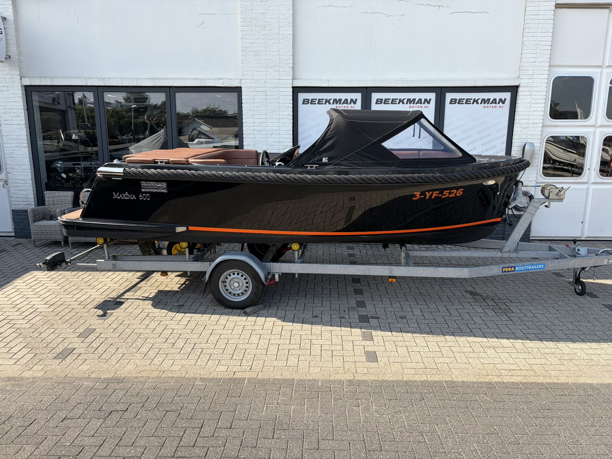 Maxima 600 Tender — foto 2 van 15