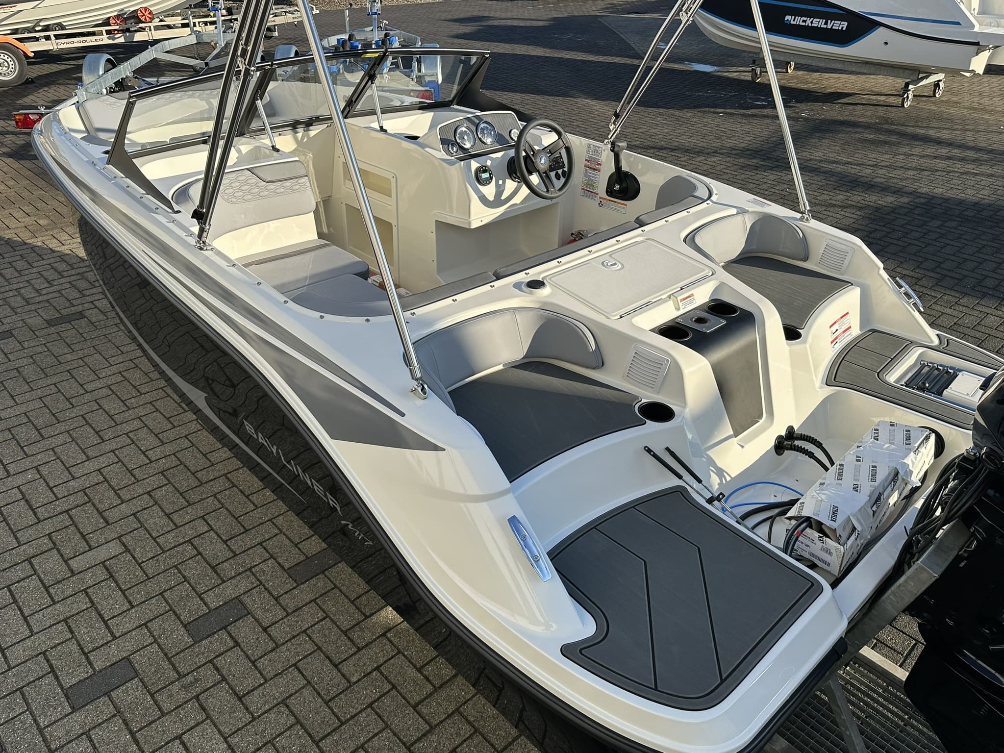 Bayliner Element M17 — foto 5 van 16