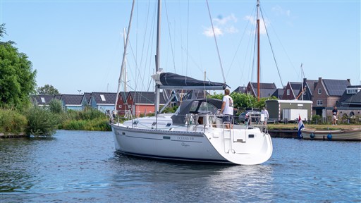 Beneteau Oceanis 331 (2002) — foto 9 van 12