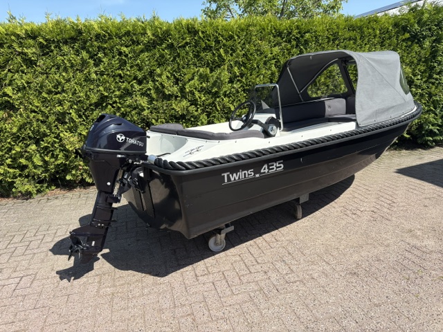 Twins 435 met Tohatsu 8 PK 4 Takt en  Buiskap — foto 2 van 13