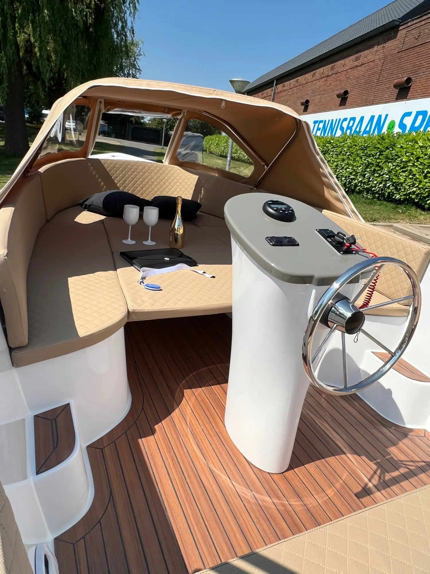 Maassloep 570 Honda 20pk nieuw kleur taup — foto 2 van 14