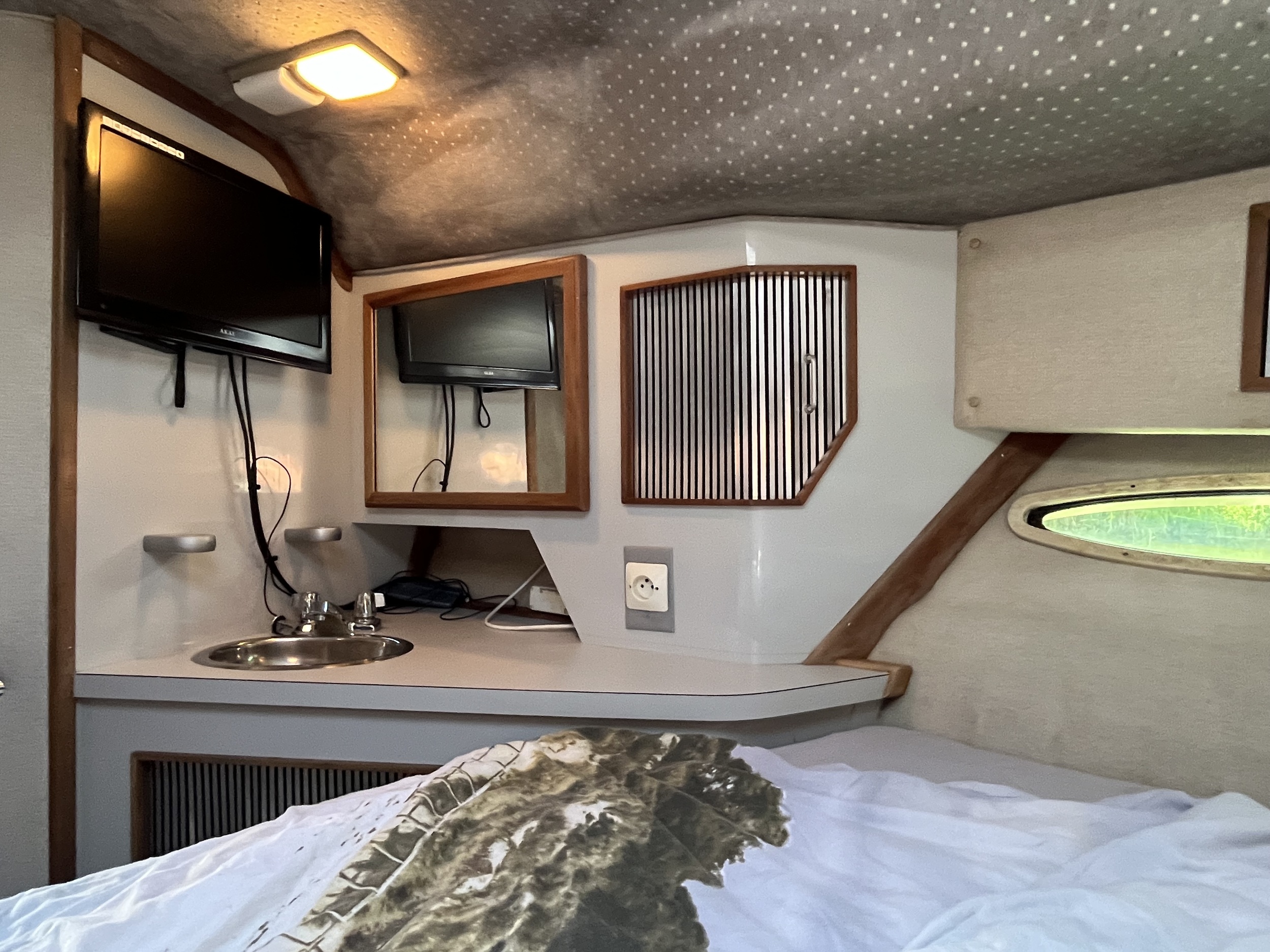 Sea Ray 390 Express Cruiser — foto 33 van 43