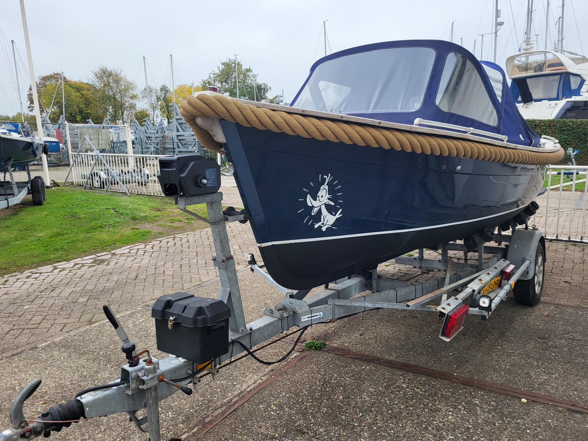 Degelijke Zuidschor 625 Diesel Inboard Sloep Navy incl. Kalf Trailer — foto 11 van 12