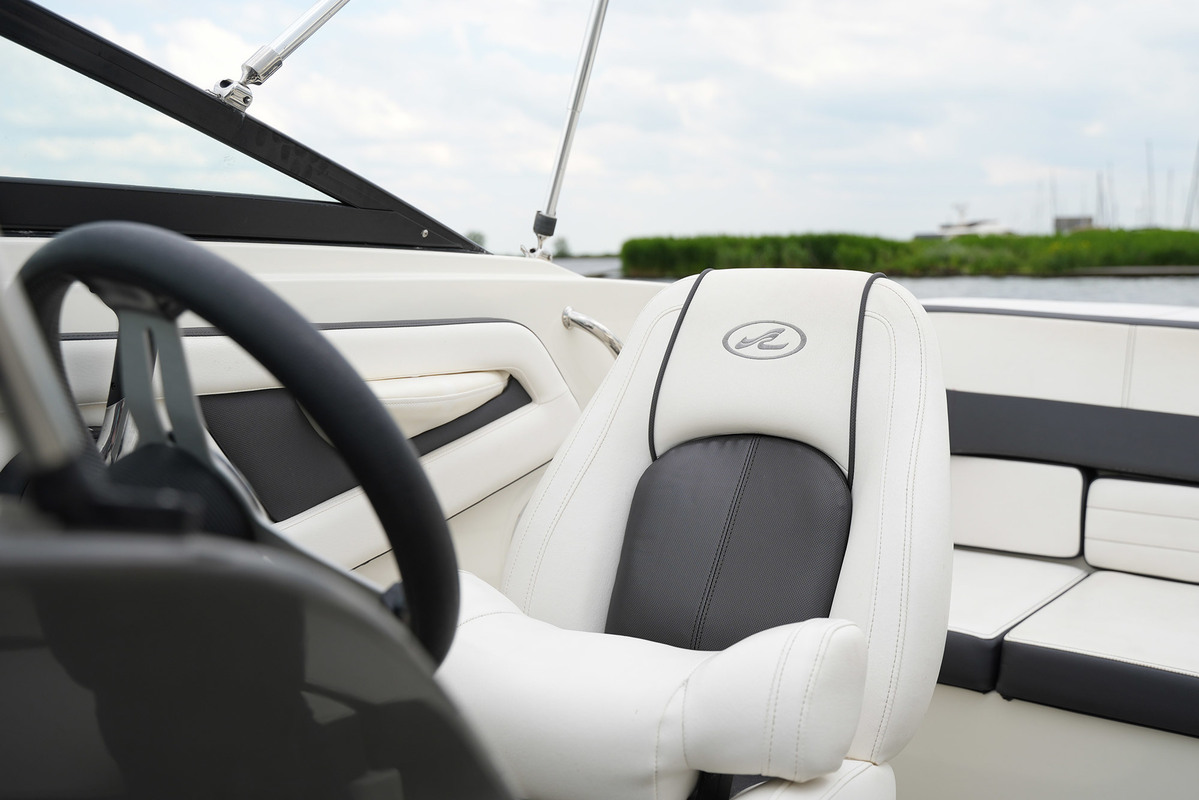 Sea Ray 19 SPX — foto 11 van 36