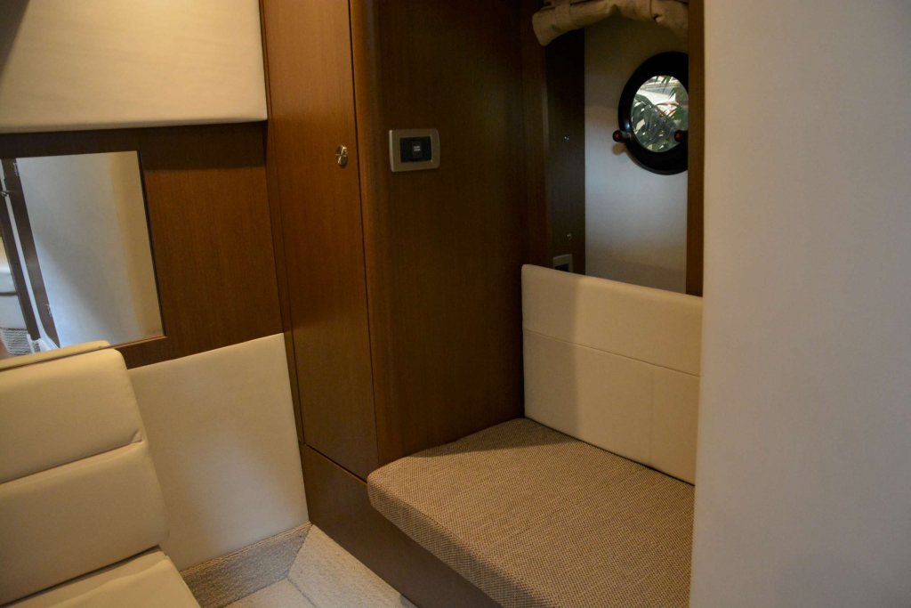 Sea Ray 350 Sundancer — foto 27 van 37
