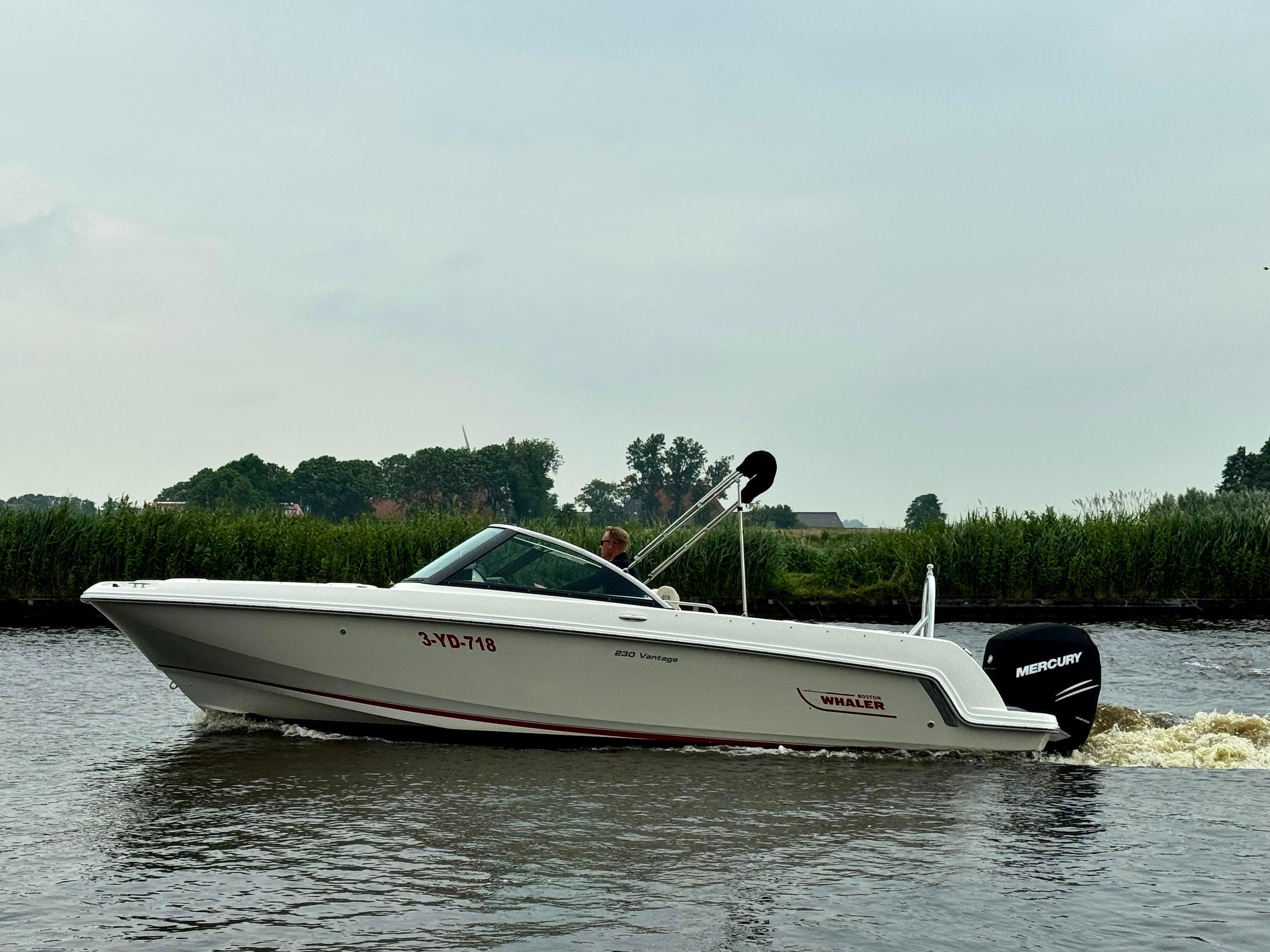 Boston Whaler 230 Vantage — foto 34 van 37