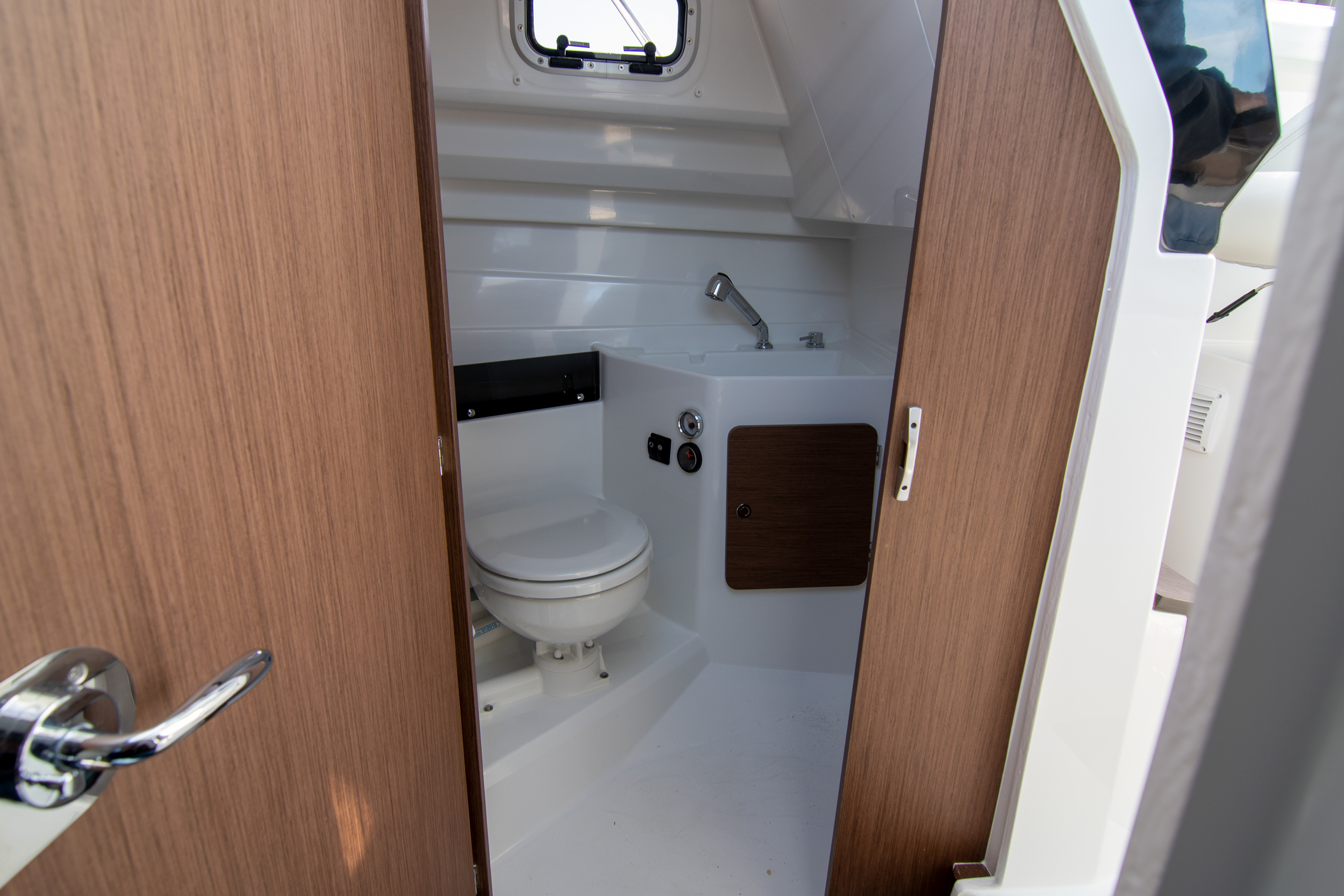 Beneteau Antares 8 — foto 19 van 20