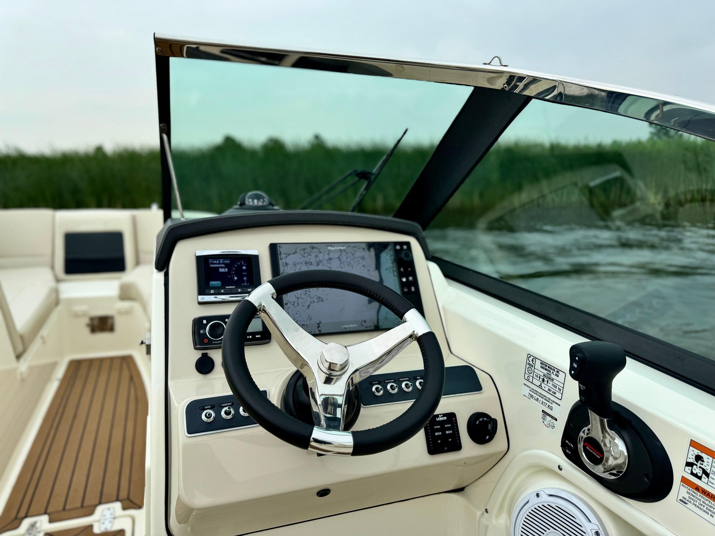 Boston Whaler 230 Vantage — foto 18 van 37