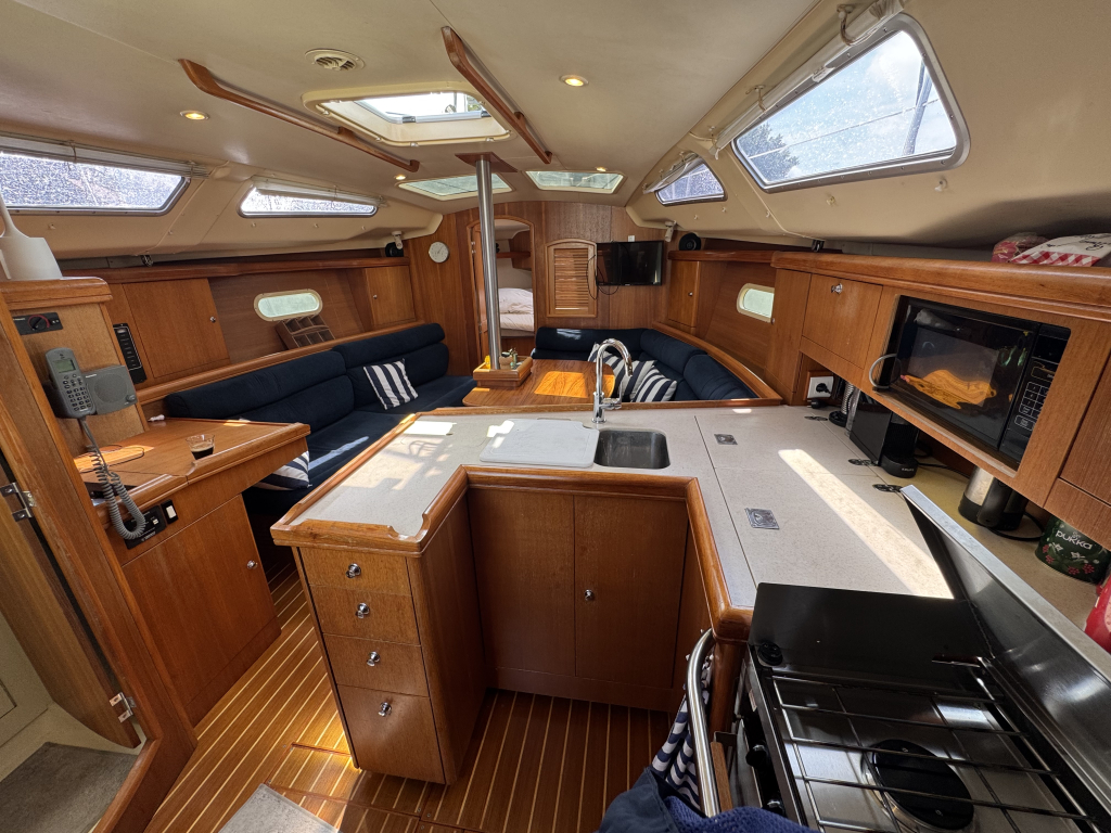 Hunter 356 — foto 8 van 72