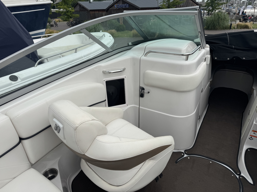 Four Winns H240 — foto 15 van 29