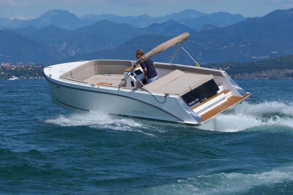 Maxima 740 Tender