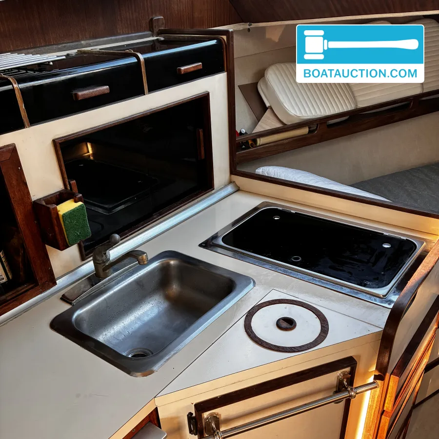 Hatteras 32 Sport Fly — foto 9 van 16