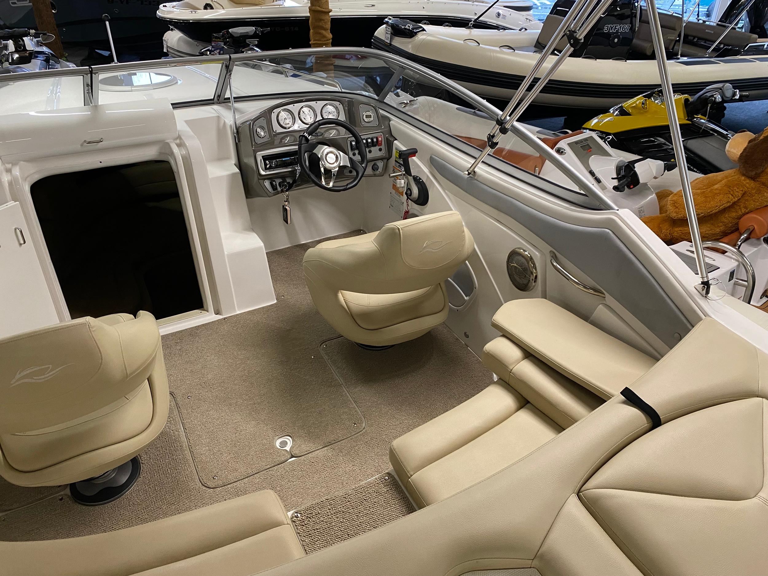 Rinker 220 Captiva MTX Cuddy — foto 9 van 13