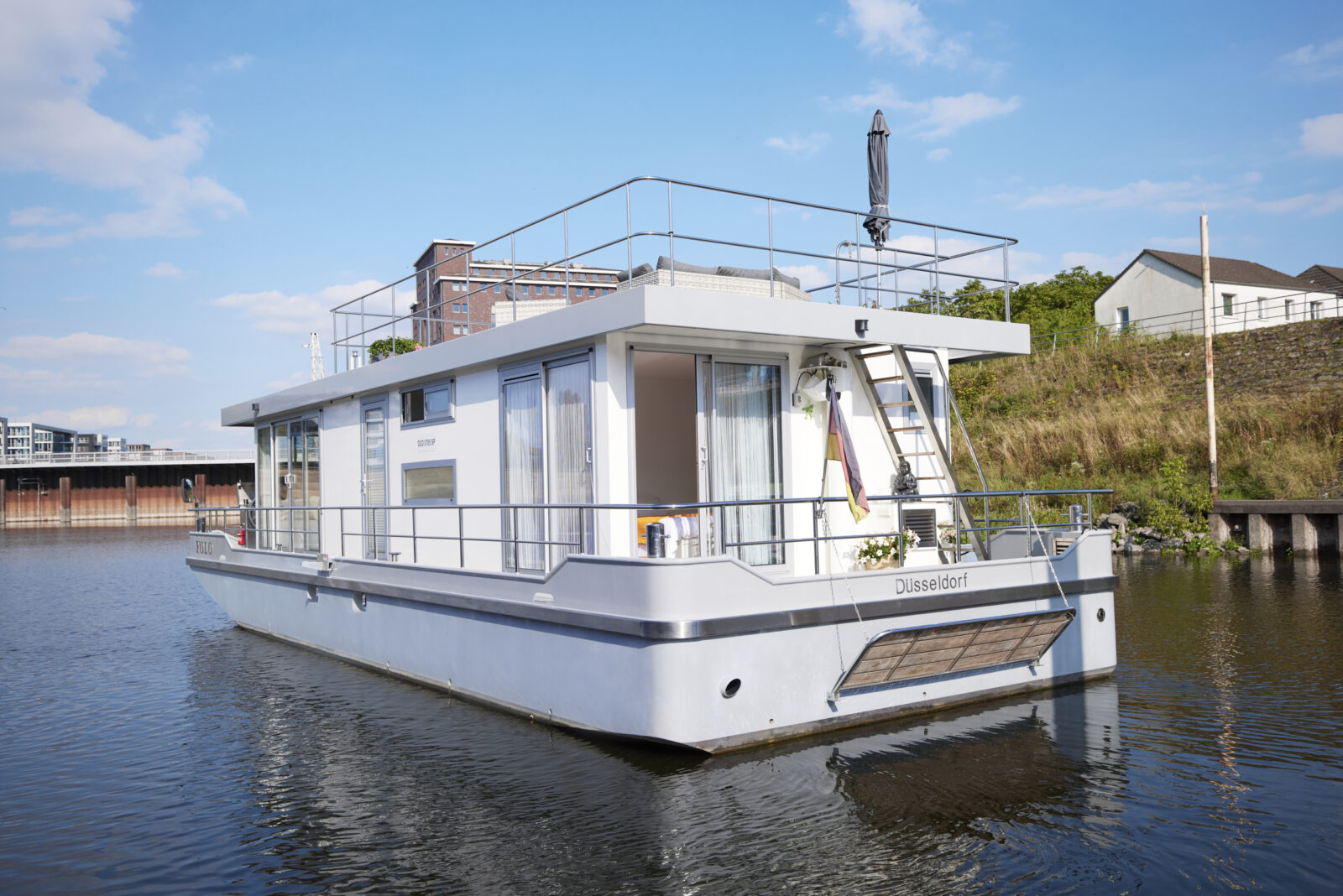 Motor Cruiser Home Traveller XXL Houseboat 1500 — foto 1 van 16