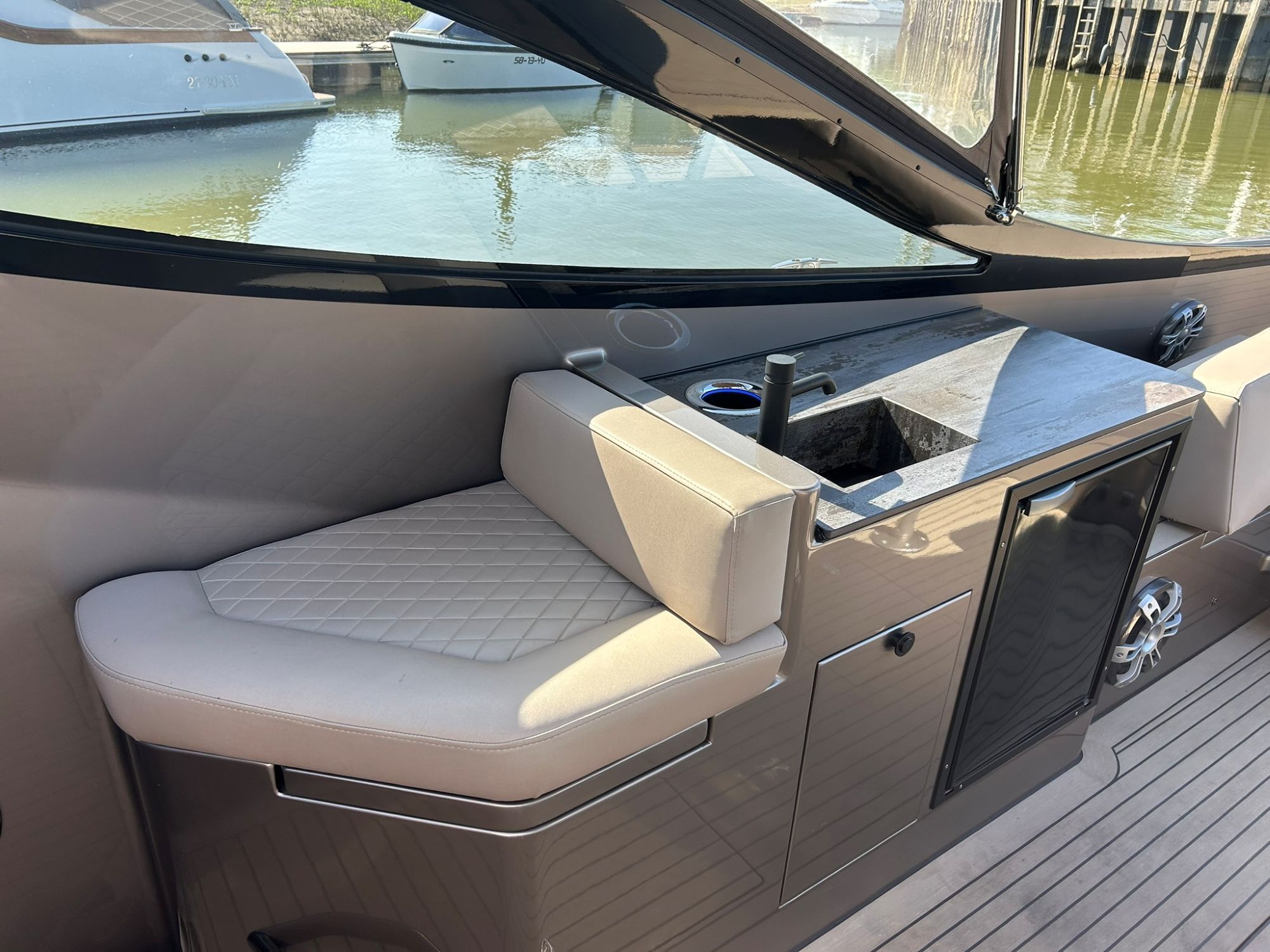Sichterman T38 met Volvo Penta D4-300 DPI — foto 14 van 24