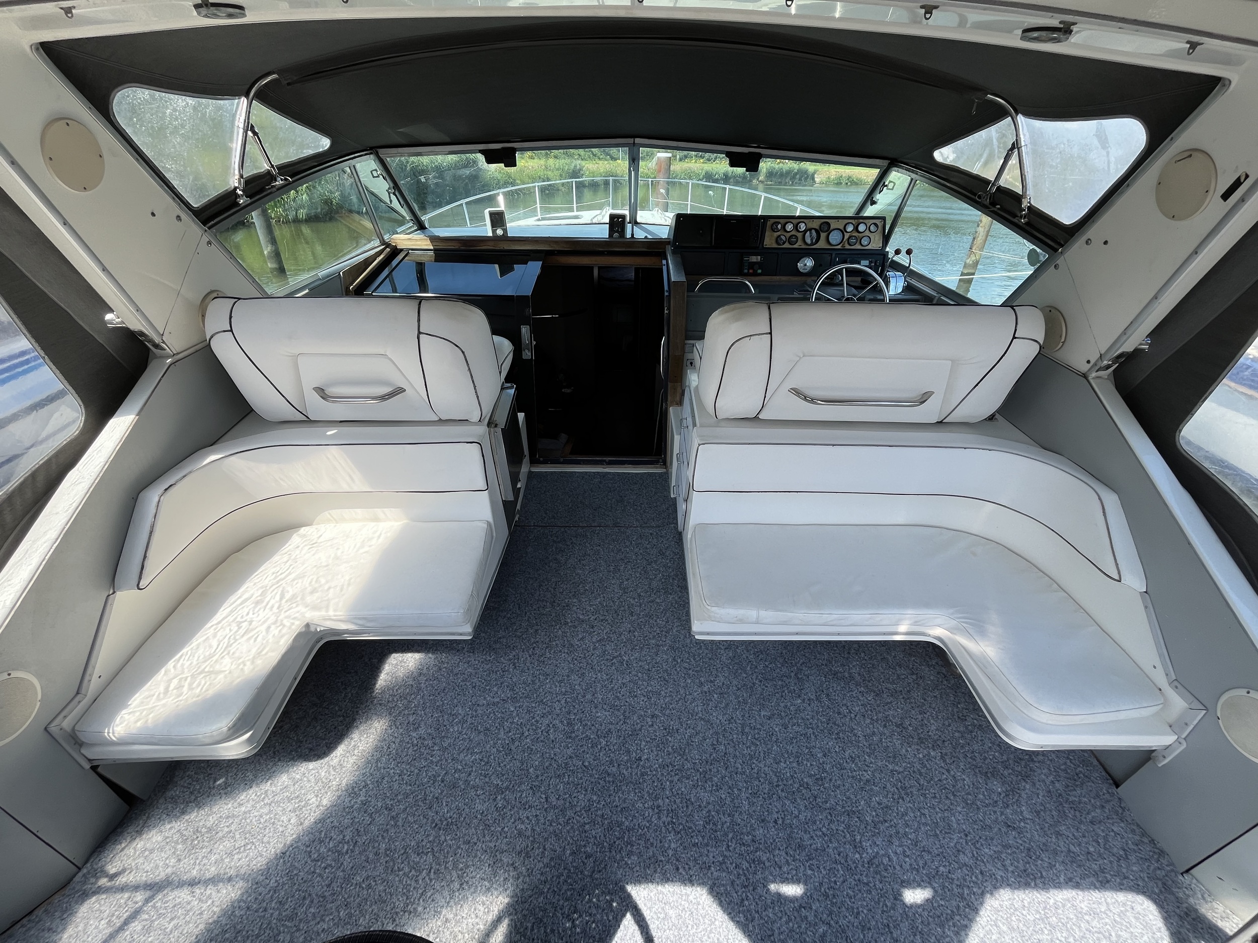Sea Ray 390 Express Cruiser — foto 6 van 43