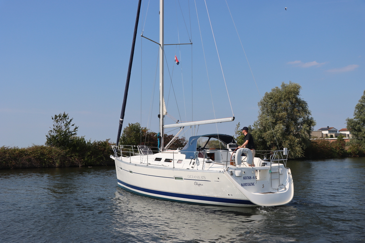 BENETEAU OCEANIS CLIPPER 373 — foto 39 van 48