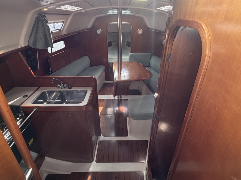 Beneteau Oceanis 321 — foto 2 van 48