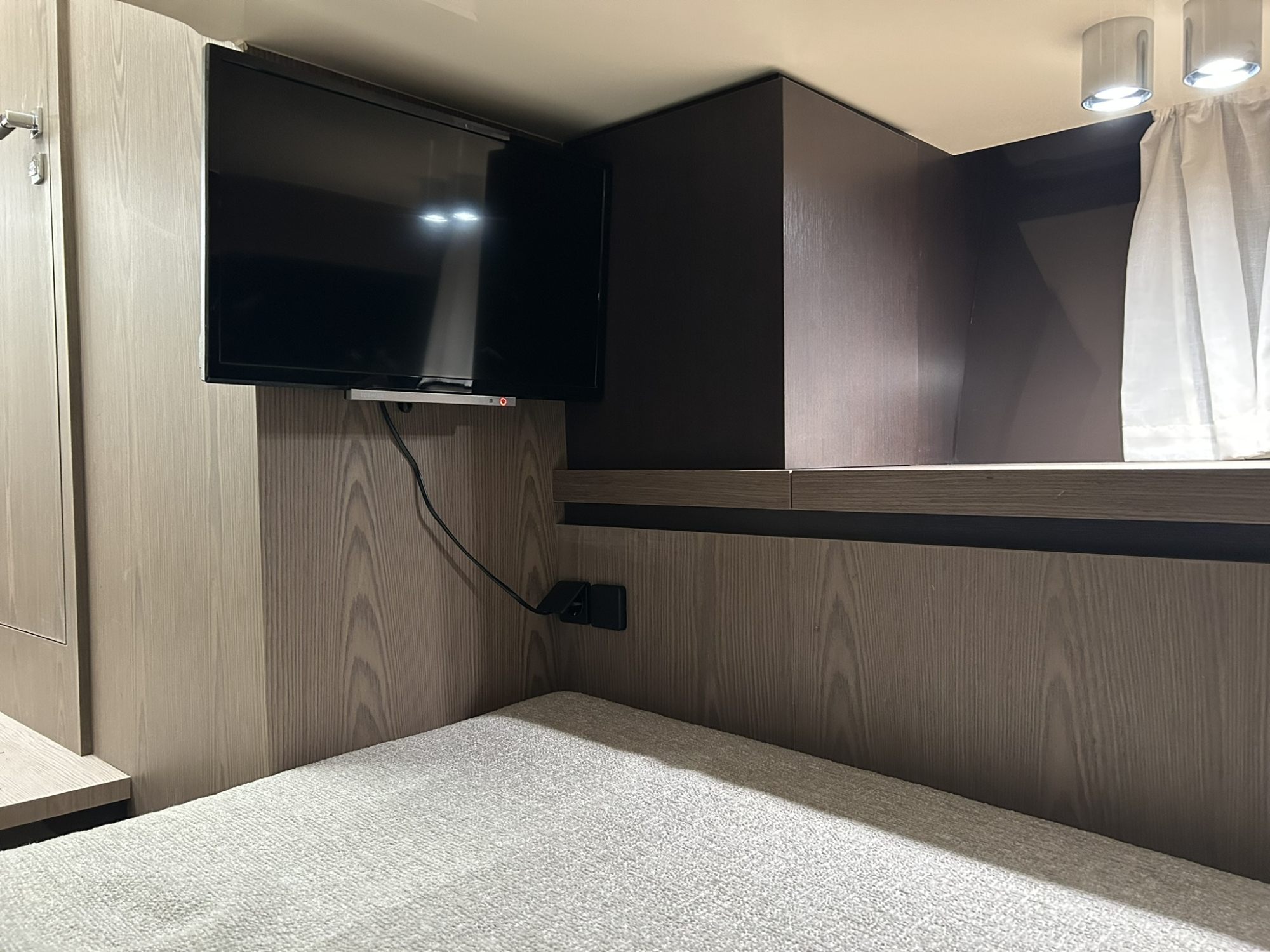 Invictus yachts Invictus 320 GT met 2 x Mercruiser 270 pk diesel van 2024! — foto 14 van 18