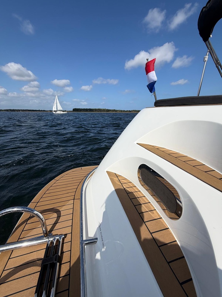 Zeer luxe Maxima 720 uit september 2025, met boegschroef, biminitop en navigatie! — foto 8 van 12