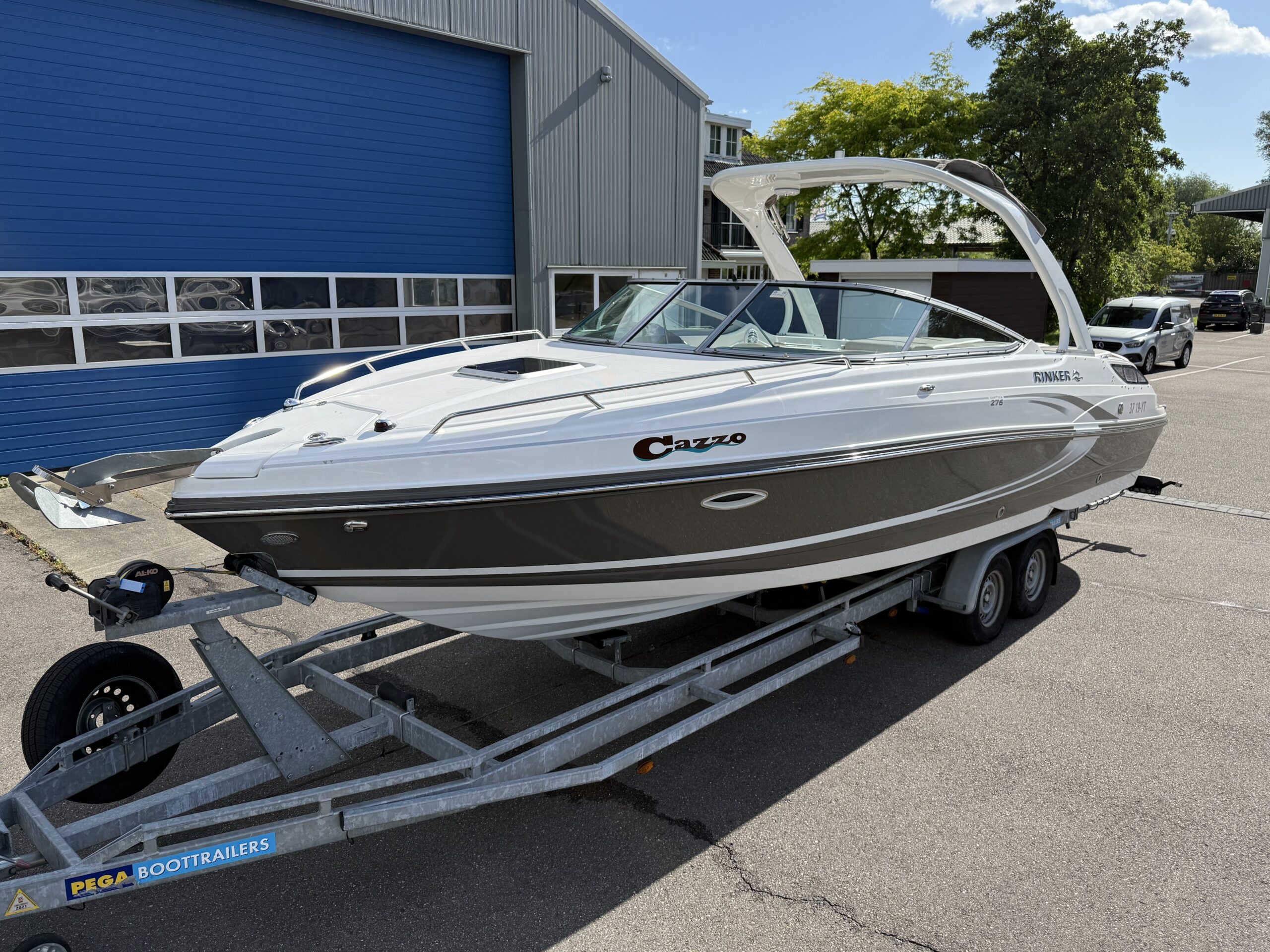 Rinker 276 Captiva Cuddy incl. trailer — foto 1 van 13