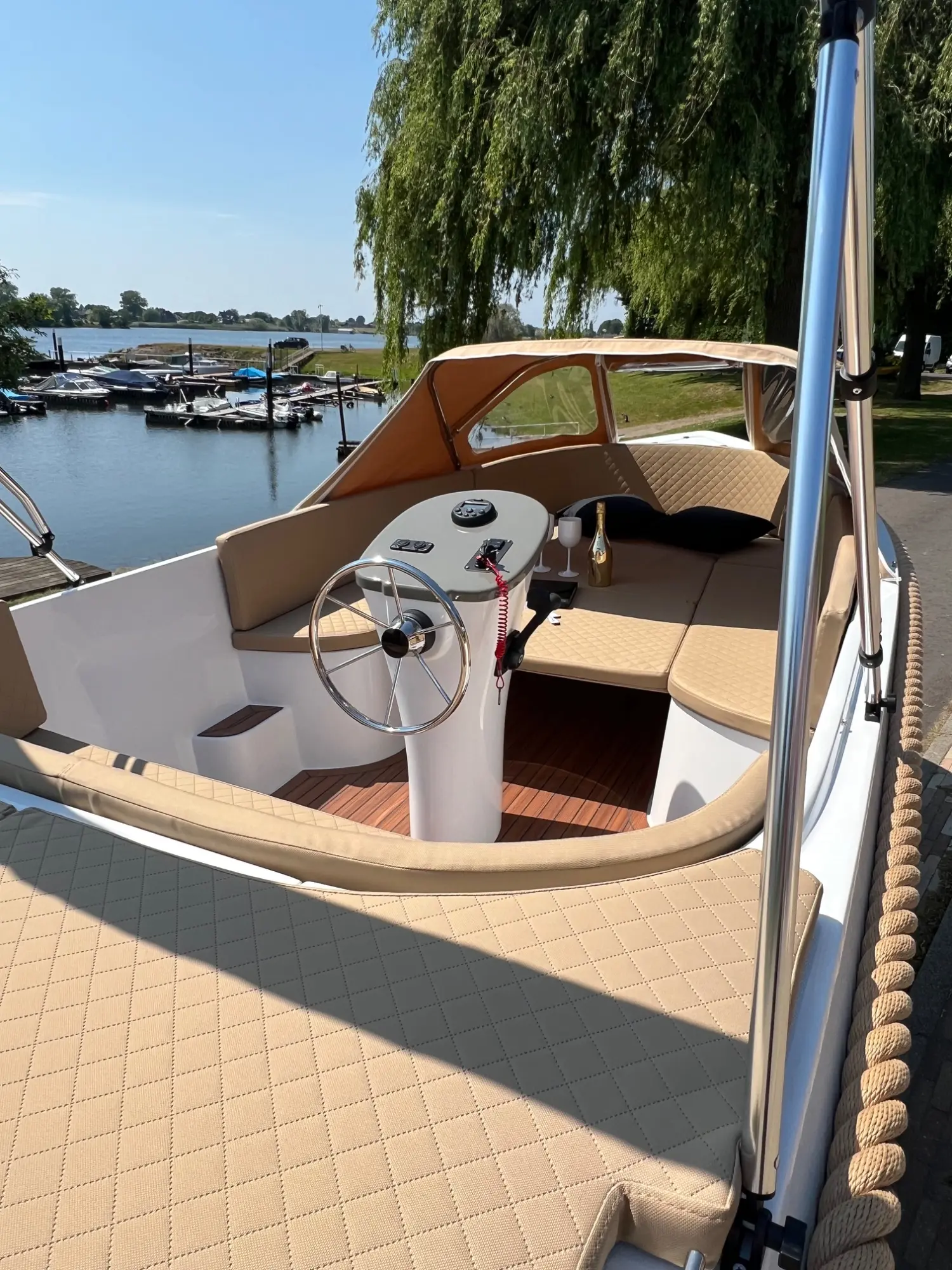 Maassloep 570 Honda 20pk nieuw kleur taup — foto 10 van 14