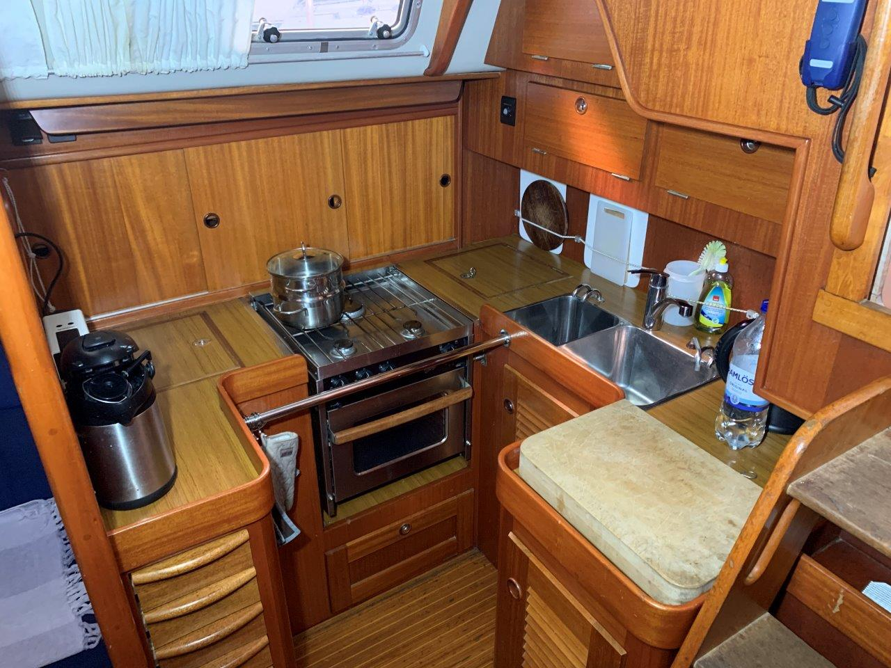 Hallberg-Rassy 45 — foto 10 van 108
