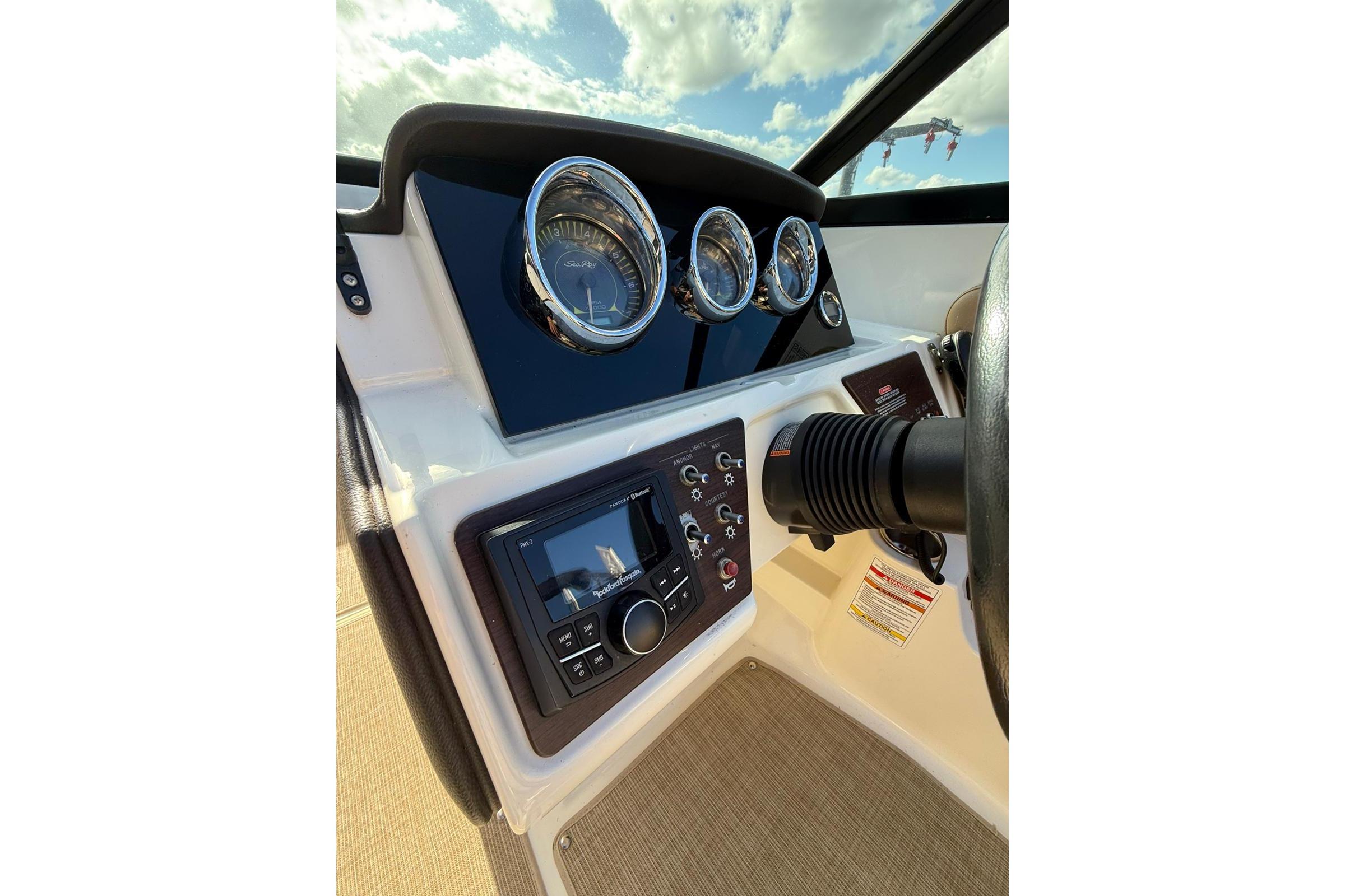 Sea Ray SPX 230 — foto 37 van 47