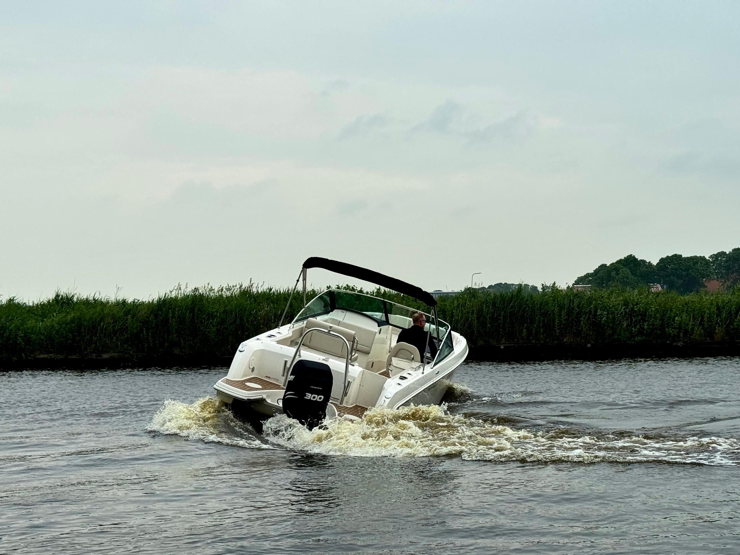 Boston Whaler 230 Vantage — foto 25 van 37
