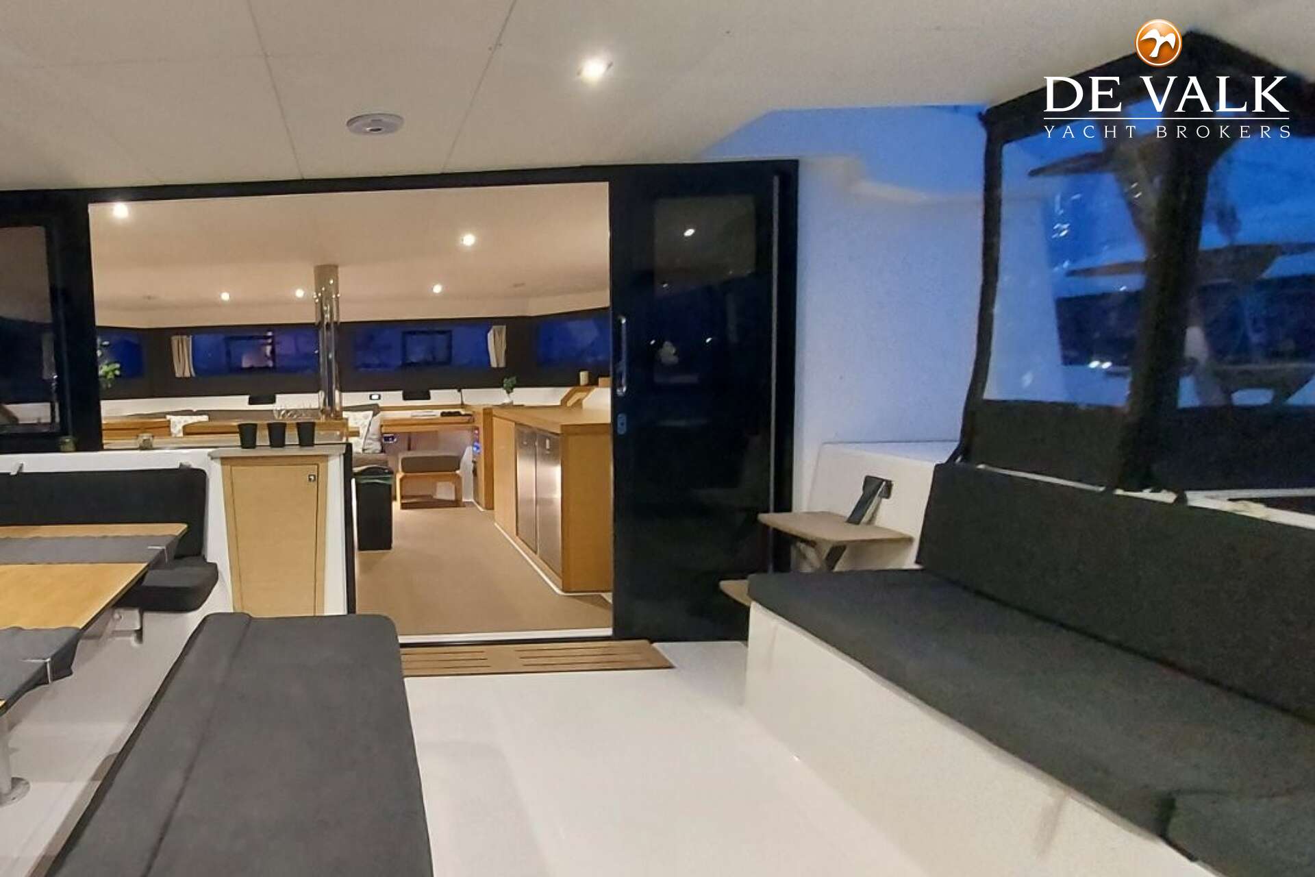 Dufour Catamaran 48 — foto 8 van 44