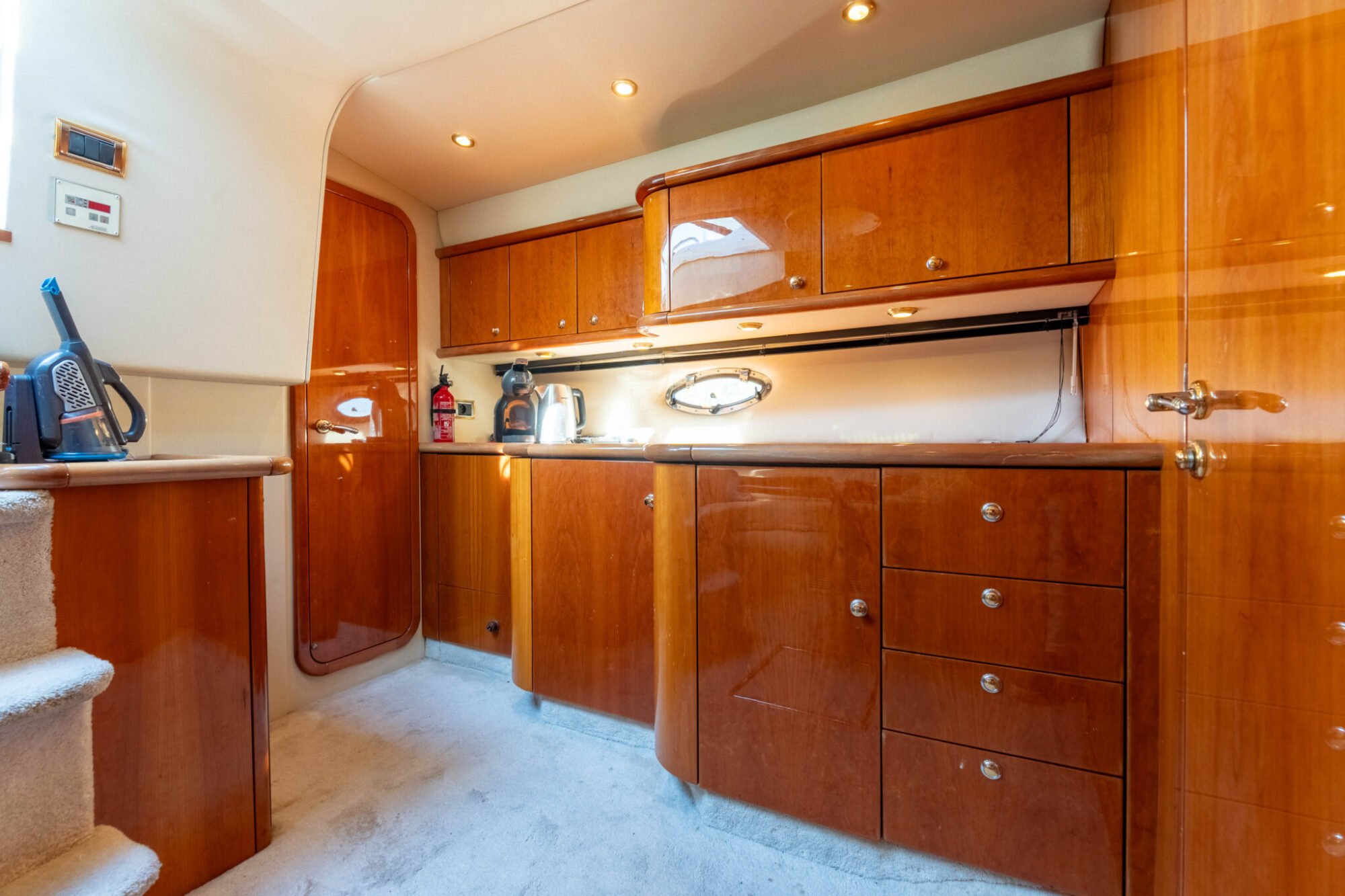 Sunseeker Camarque 47 Cabrio — foto 18 van 48