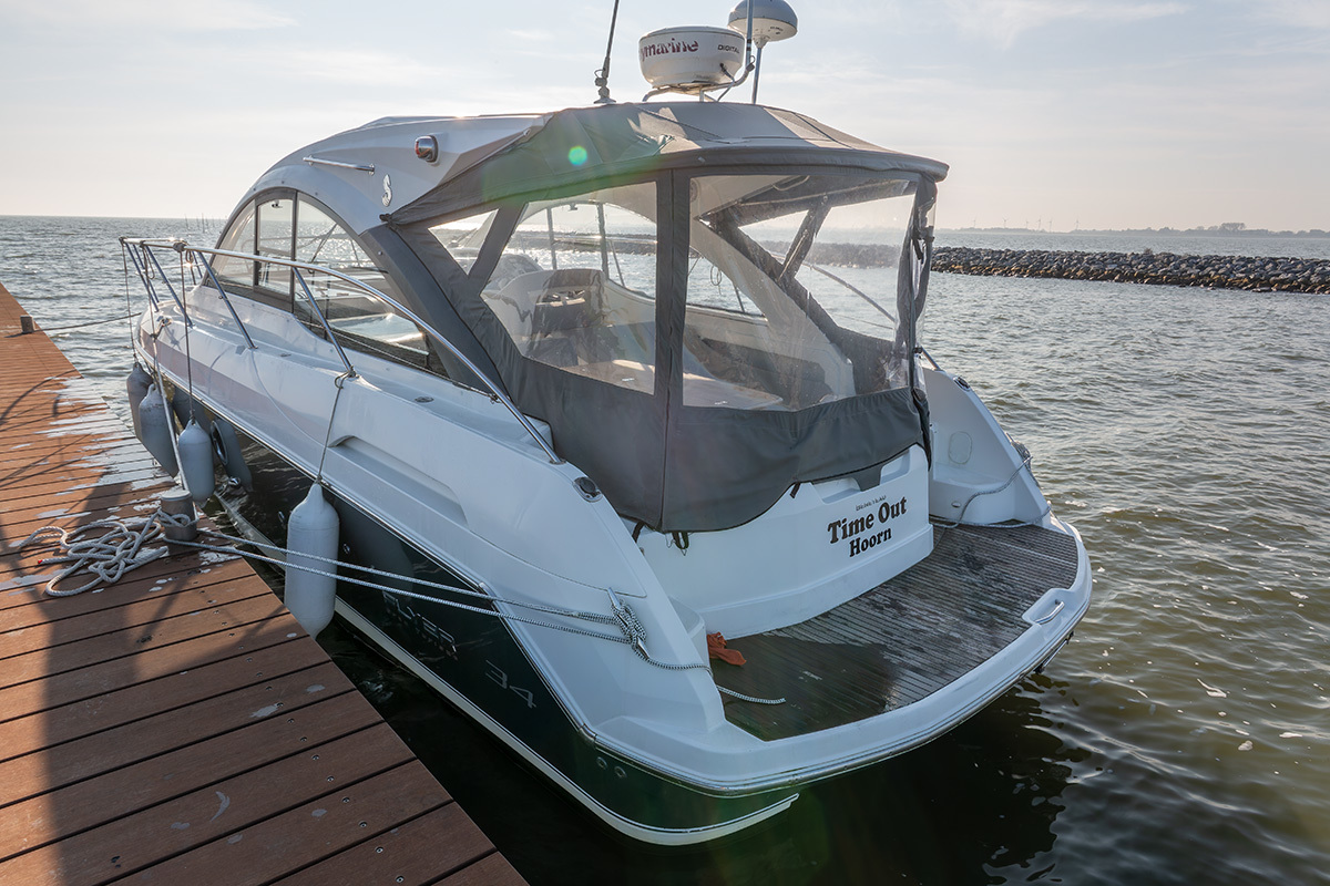 Goed onderhouden sportieve motorboot — foto 13 van 55