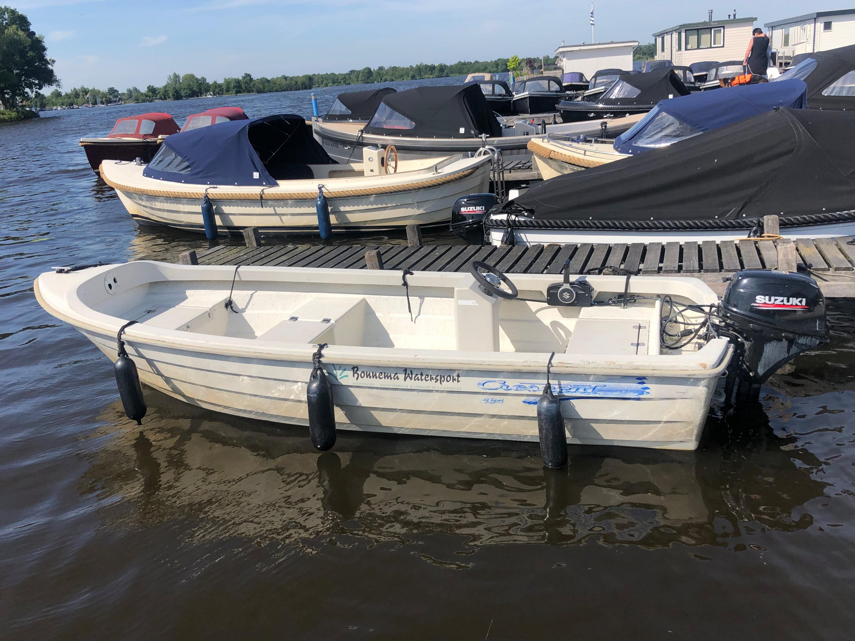 Crescent 434 motorboot met stuur — foto 1 van 3