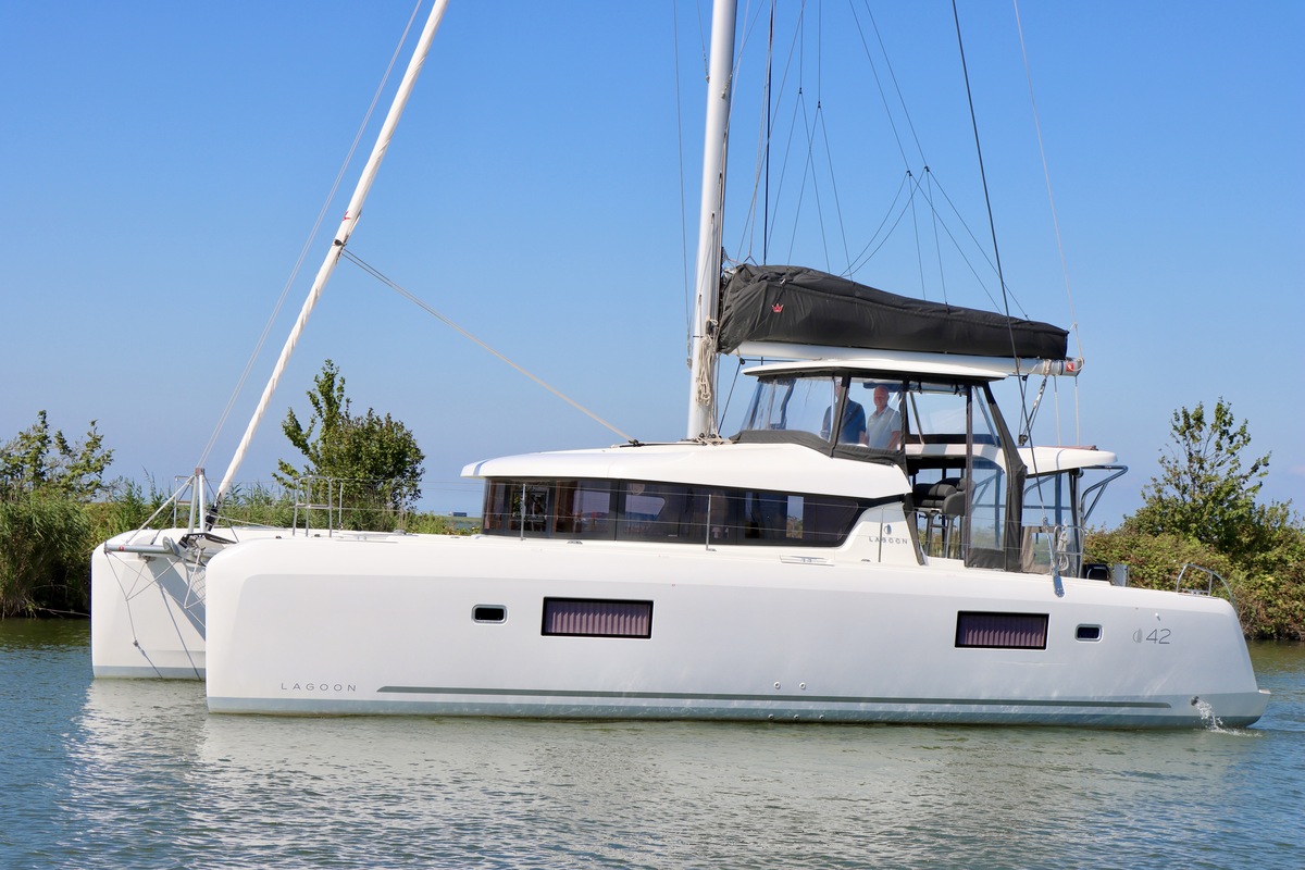 Lagoon 42 Full specs